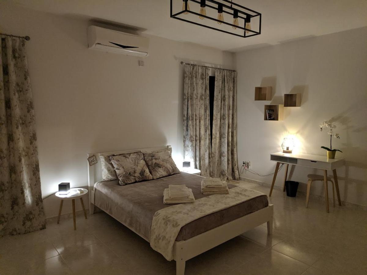 Gaia Penthouse Sea And Country Views Home 세인트폴스베이 외부 사진