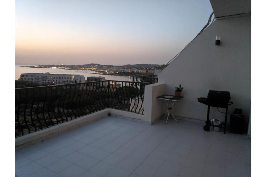 Gaia Penthouse Sea And Country Views Home 세인트폴스베이 외부 사진