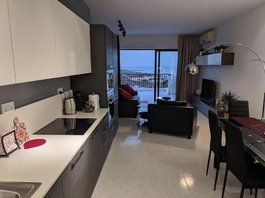 Gaia Penthouse Sea And Country Views Home 세인트폴스베이 외부 사진