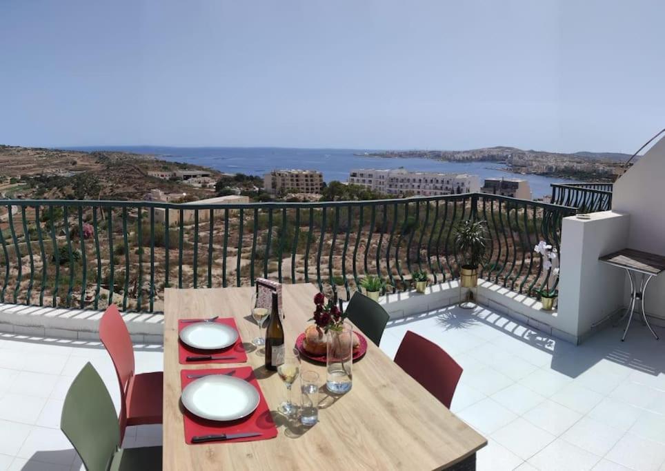 Gaia Penthouse Sea And Country Views Home 세인트폴스베이 외부 사진