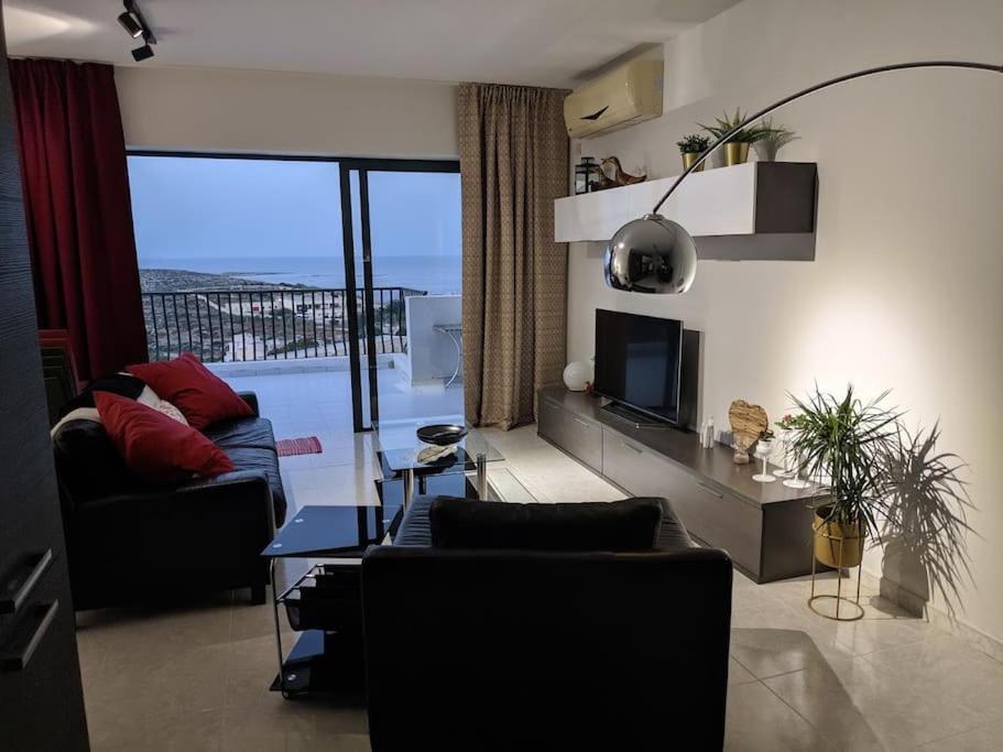 Gaia Penthouse Sea And Country Views Home 세인트폴스베이 외부 사진