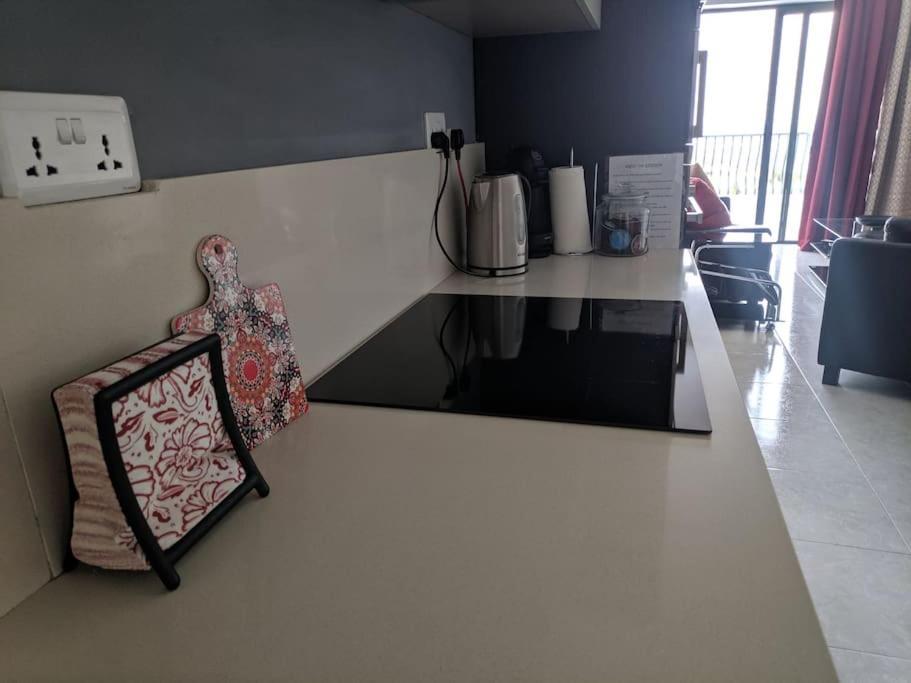 Gaia Penthouse Sea And Country Views Home 세인트폴스베이 외부 사진