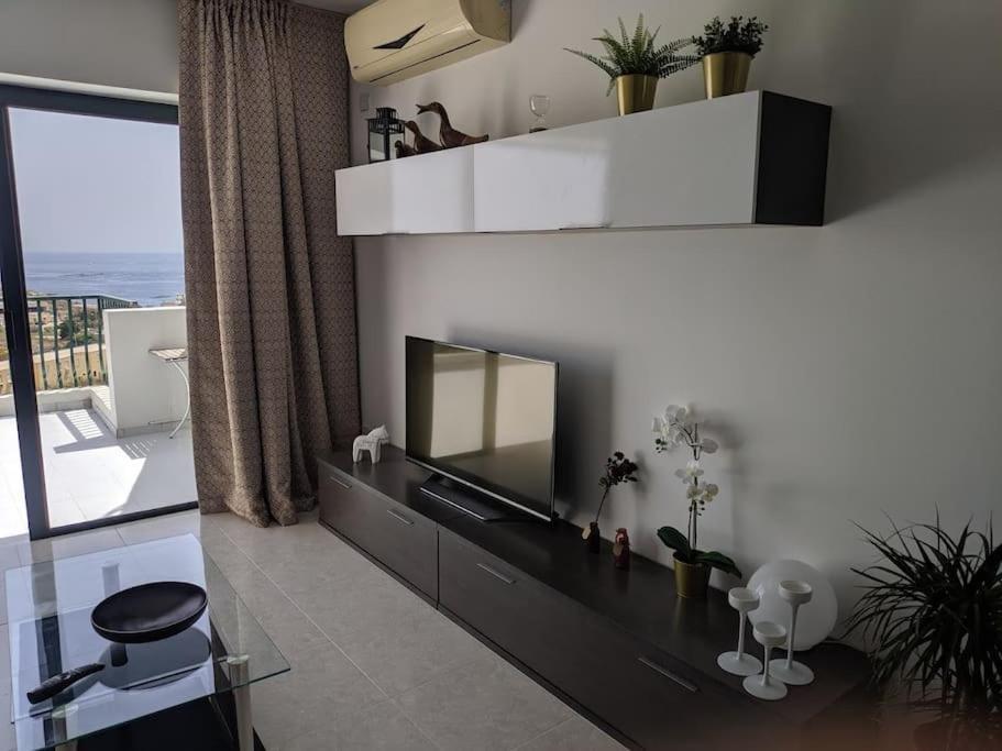 Gaia Penthouse Sea And Country Views Home 세인트폴스베이 외부 사진