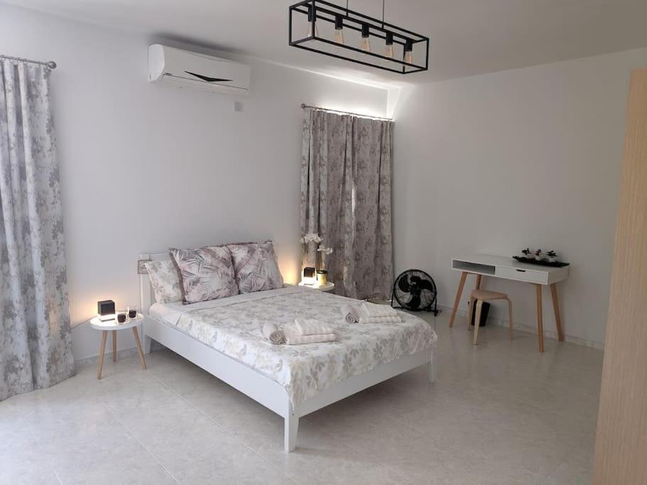 Gaia Penthouse Sea And Country Views Home 세인트폴스베이 외부 사진
