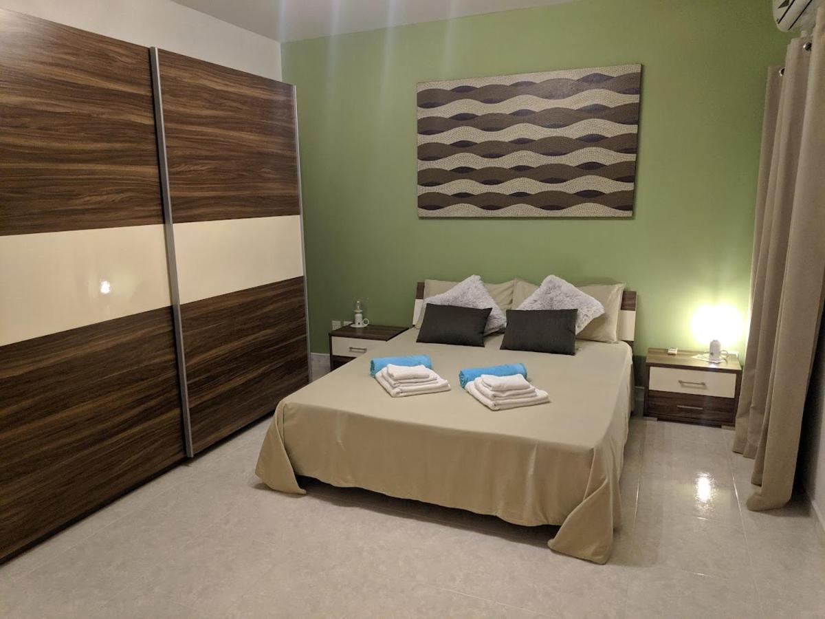 Gaia Penthouse Sea And Country Views Home 세인트폴스베이 외부 사진