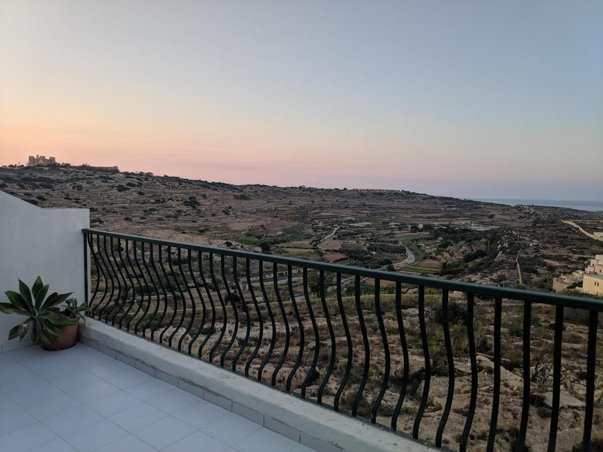 Gaia Penthouse Sea And Country Views Home 세인트폴스베이 외부 사진