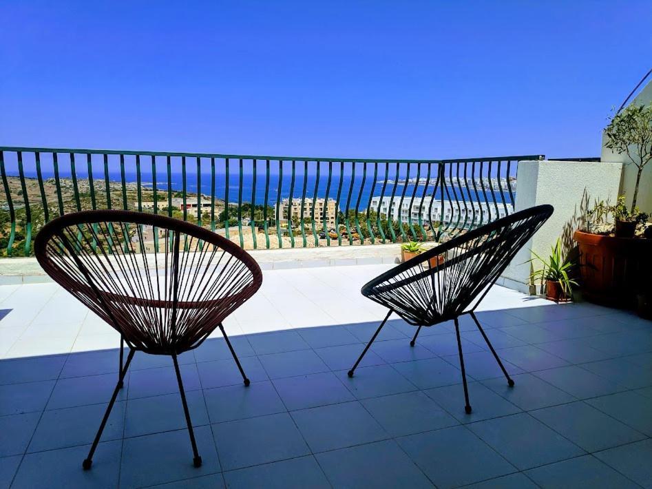 Gaia Penthouse Sea And Country Views Home 세인트폴스베이 외부 사진
